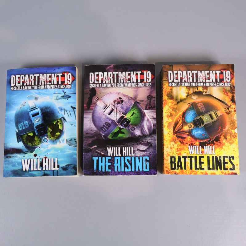 Framsidor på tre böcker: Department 19, The Rising, Battle Lines