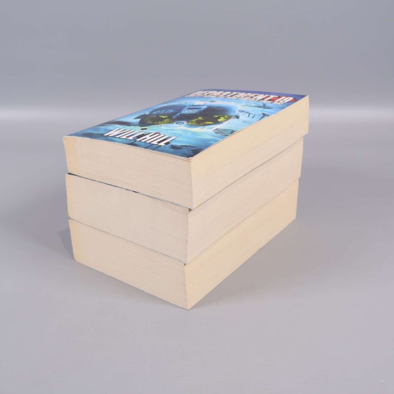 Sido- och undersida på staplade Department 19-böcker