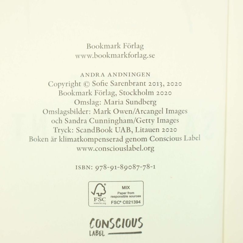 Detaljbild av copyright-sida och ISBN för Andra andningen av Sofie Sarenbrant, 978-91-89087-78-1