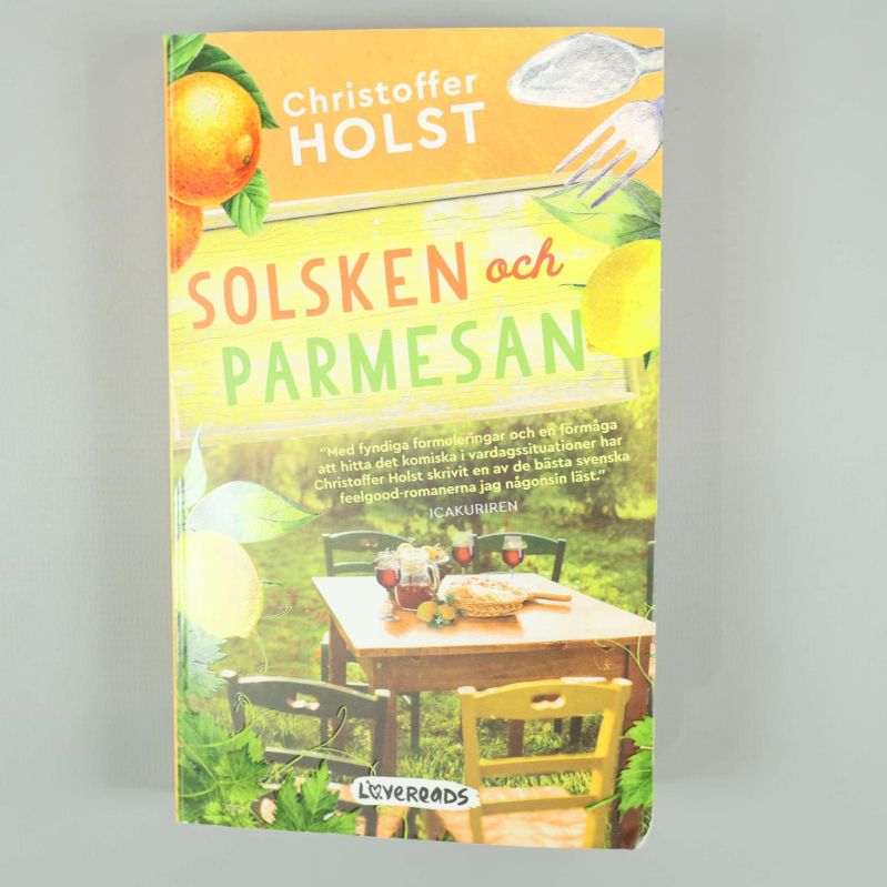 Framsidan på Solsken och parmesan med färgglada citroner, bord och mat