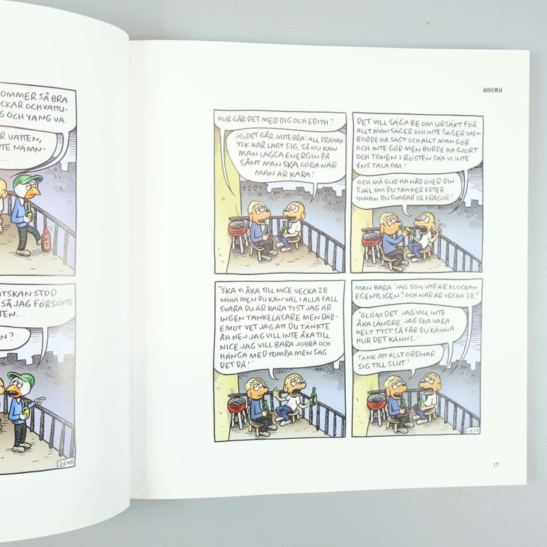 Uppslag ur Rocky Volym 22 med färgglada serierutor och text