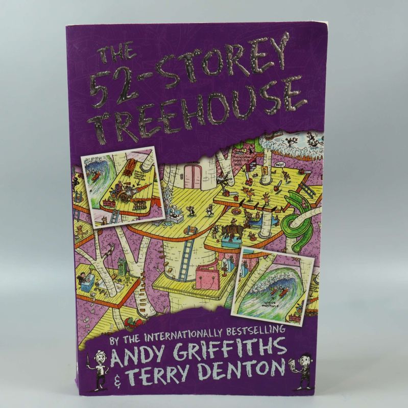 Framsidan av boken The 52-storey Treehouse med färgstarkt omslag