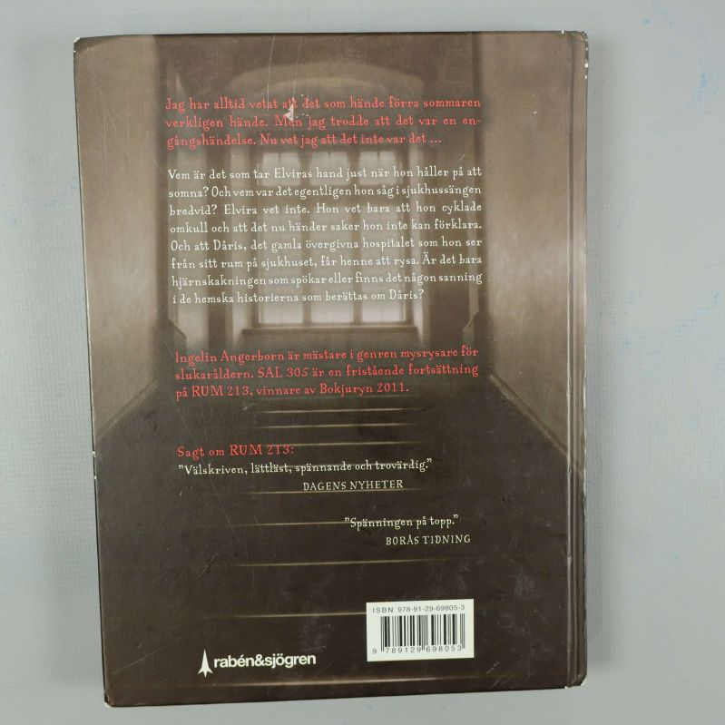 Baksida av boken Sal 305 med beskrivande text, citat och ISBN