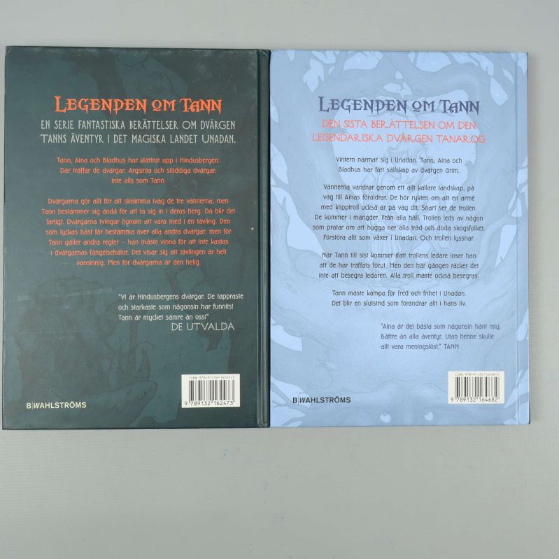 Baksidor av Legenden om Tann-böckerna med beskrivande text och streckkod