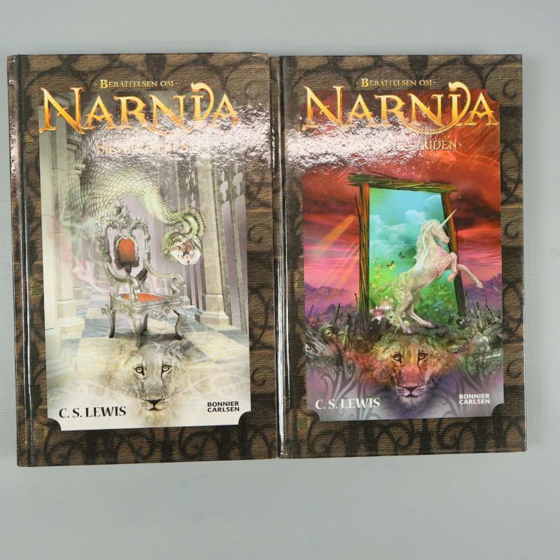 Framsidor på två böcker: Silvertronen och Den sista striden ur Narnia-serien