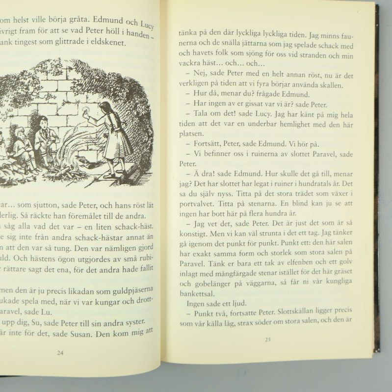 Uppslag med text och illustration ur en Narnia-bok