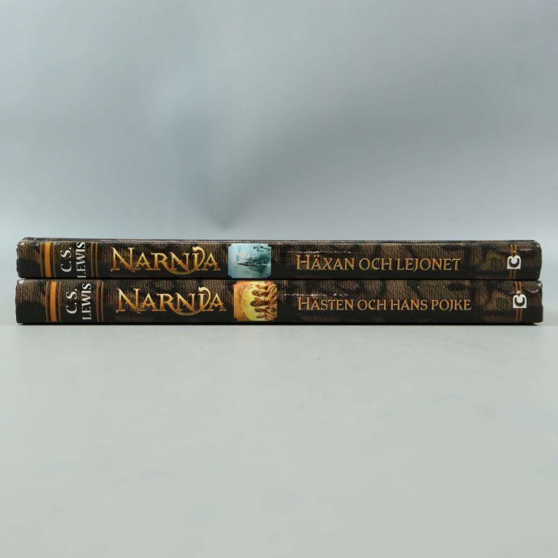 Två bokryggar: Narnia Häxan och lejonet och Hästen och hans pojke