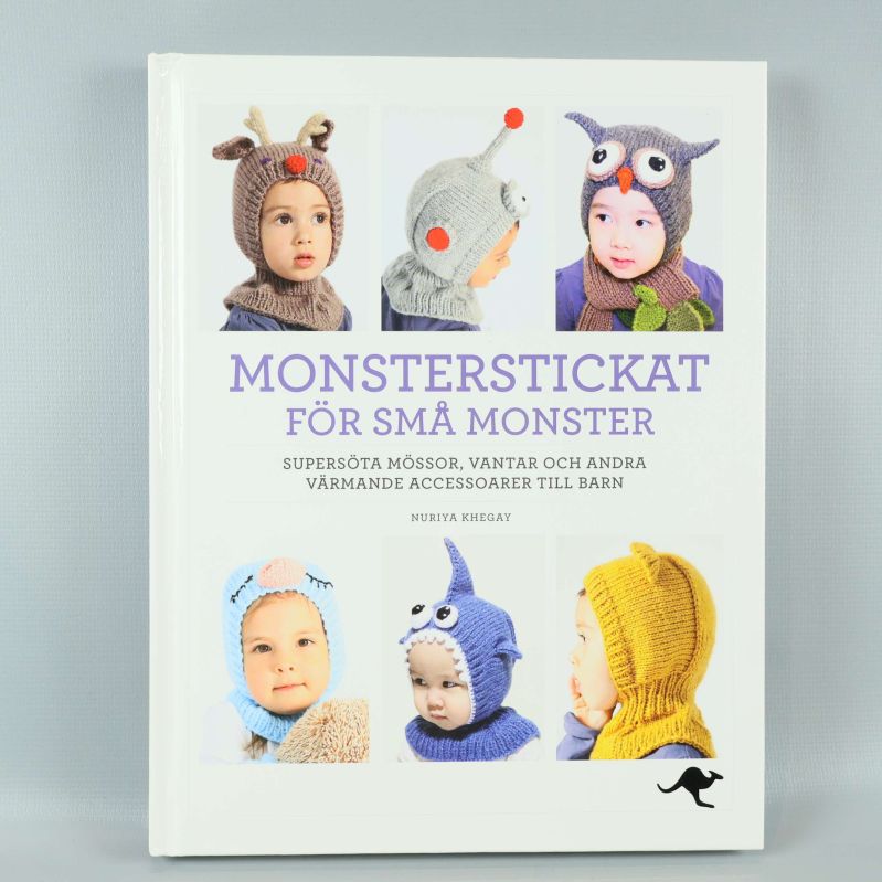 Framsidan av boken Monsterstickat för små monster med barn i djurstickade mössor