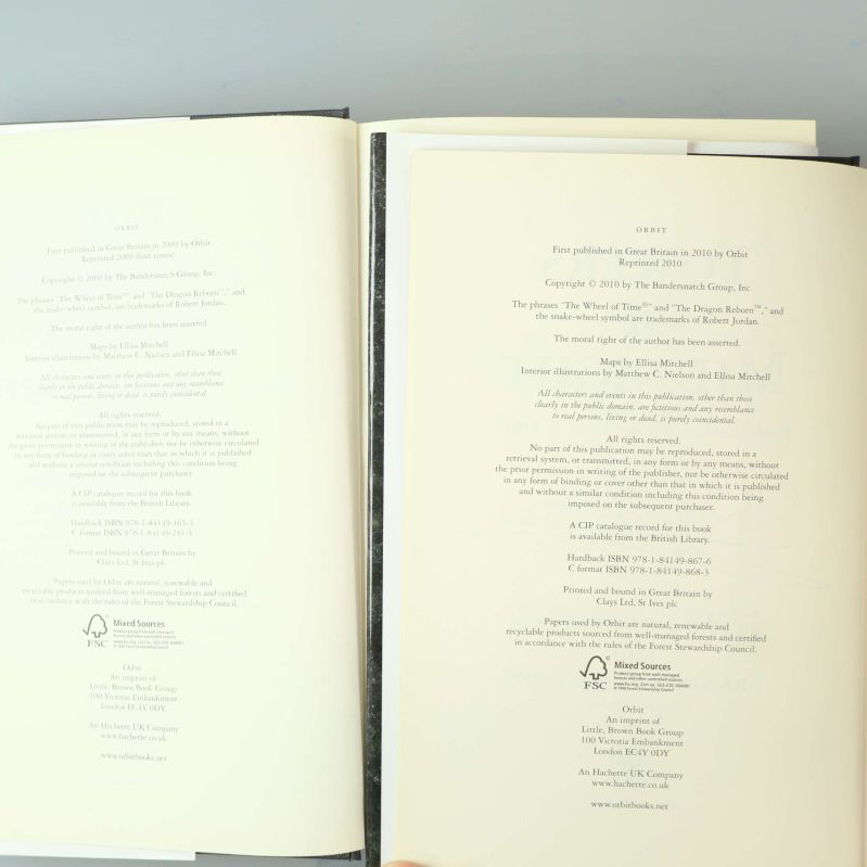 Copyrightsida med ISBN för The Gathering Storm och Towers of Midnight