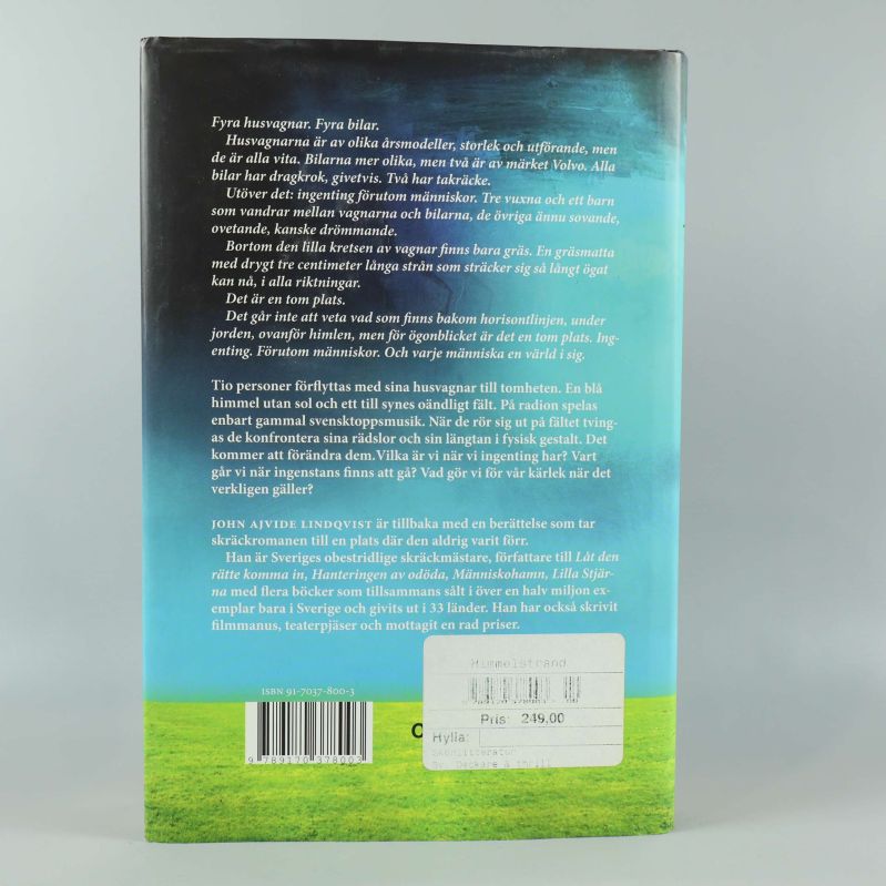 Baksidan av boken Himmelstrand med text och ISBN