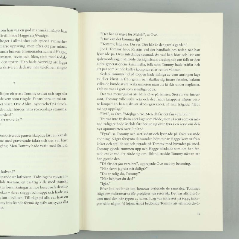 Uppslag ur boken X: Den sista platsen med text på svenska