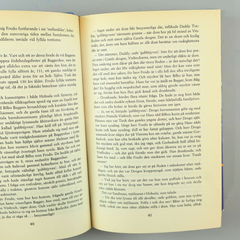 Uppslag ur svensk utgåva av Sagan om ringen med text på sidorna 40–41