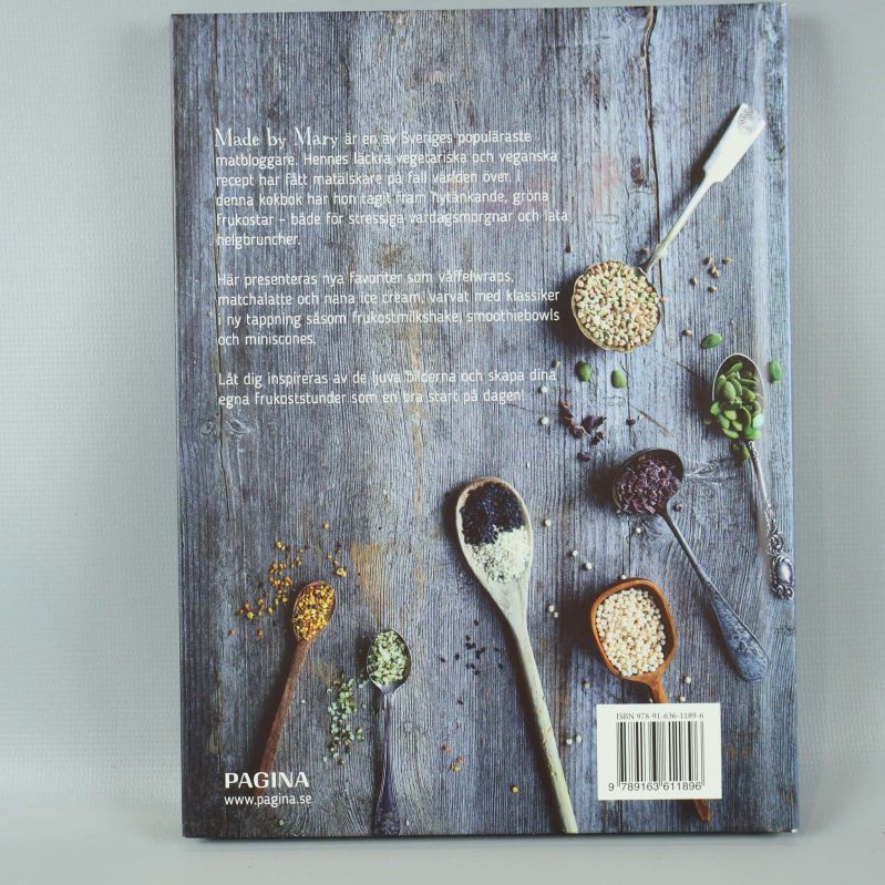 Baksida av Made by Marys gröna frukost med ingredienser och text
