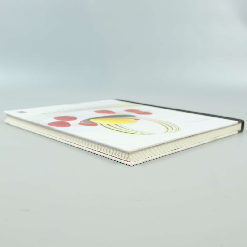 Boken Eleganta desserter liggande med synlig fram- och ryggsida