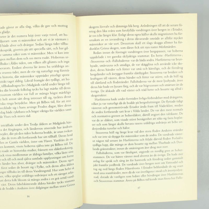 Uppslag ur Sagan om ringen med svensk text