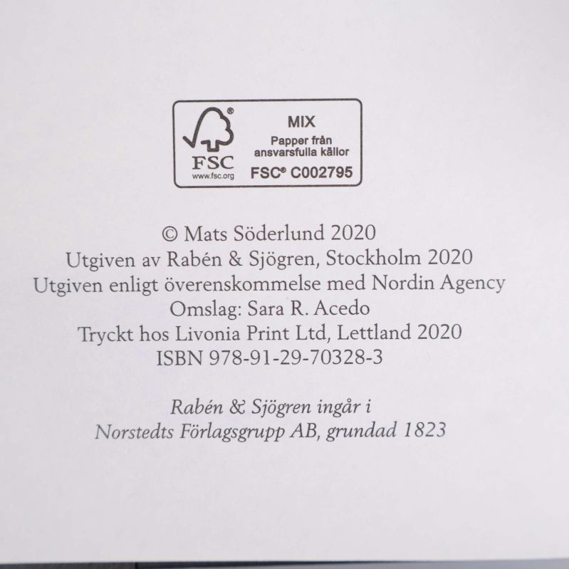 Tryckår och ISBN-information för en Ättlingarna-bok från 2020