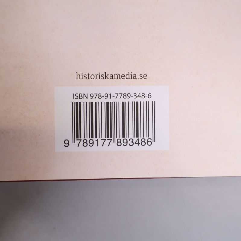 Närbild av ISBN 978-91-7789-348-6 på baksidan av en bok