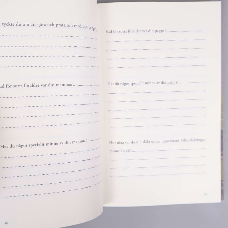 Två sidor med frågor och linjer för svar i fyll-i-boken Morfar