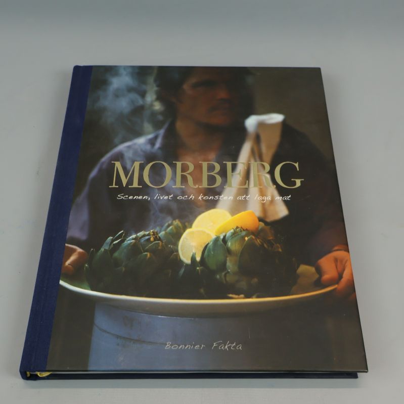 Framsidan av boken Morberg med omslagsbild på kock och mat