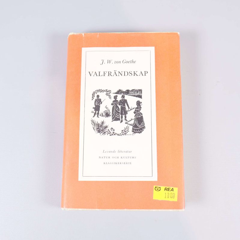 Framsida av boken Valfrändskap av J.W. von Goethe med orange omslag och etikett