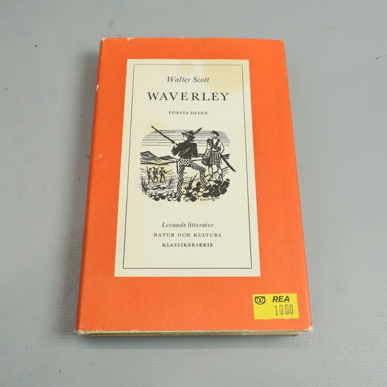 Framsida av Waverley av Walter Scott med orange omslag