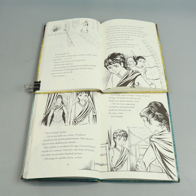 Sidor med svartvita illustrationer och text ur Häxfolket