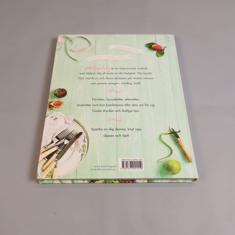 Baksidan av Härliga helg med kort beskrivning och ISBN-nummer synligt