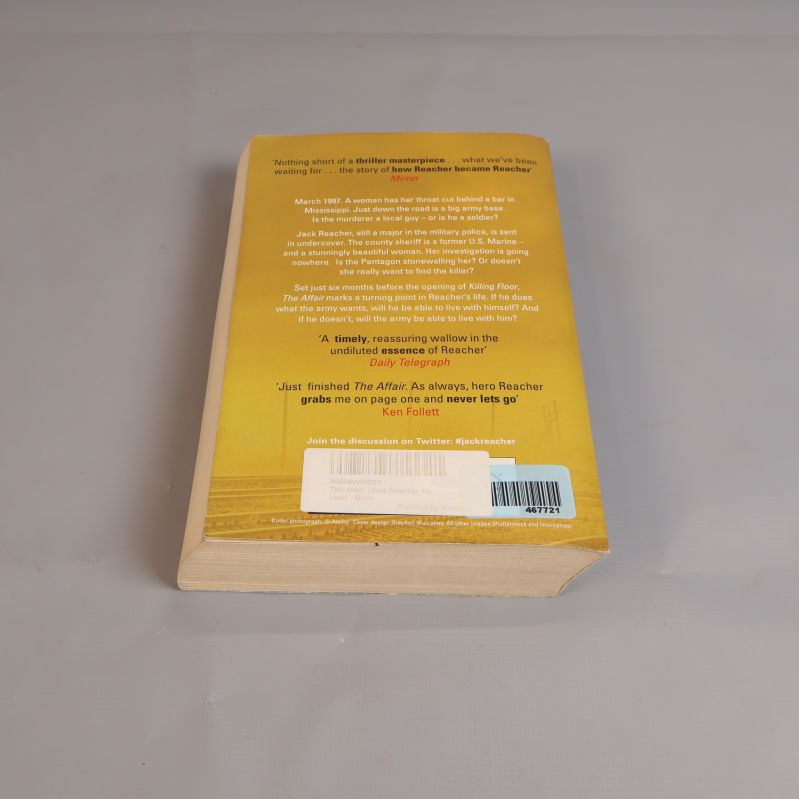 Baksidan av boken The Affair av Lee Child med text och streckkod