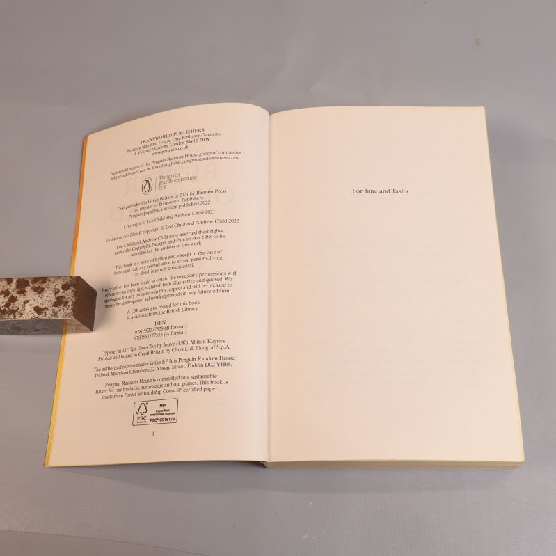 Bokens copyright- och informationssida med ISBN-siffra synlig