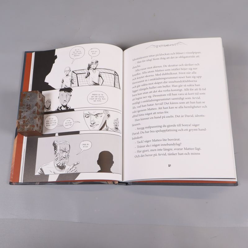 Uppslag ur en Mutanterna-bok med serierutor och text
