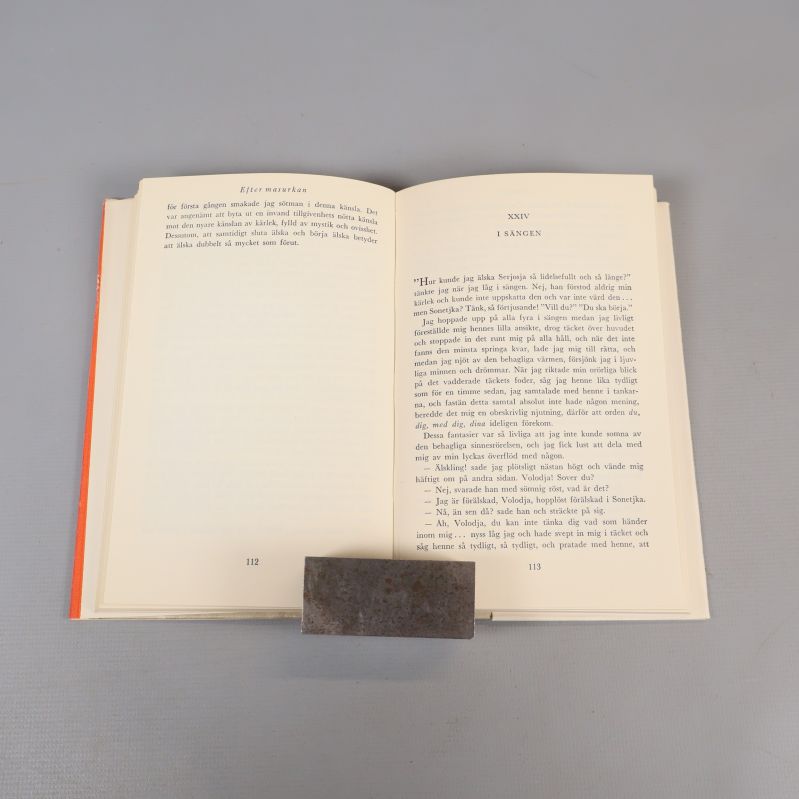 Uppslag inuti boken Från unga år med löpande text