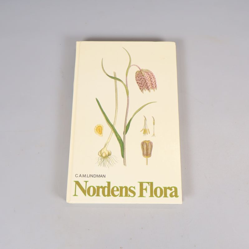 Framsida av boken Nordens Flora med färgillustrationer av blommor