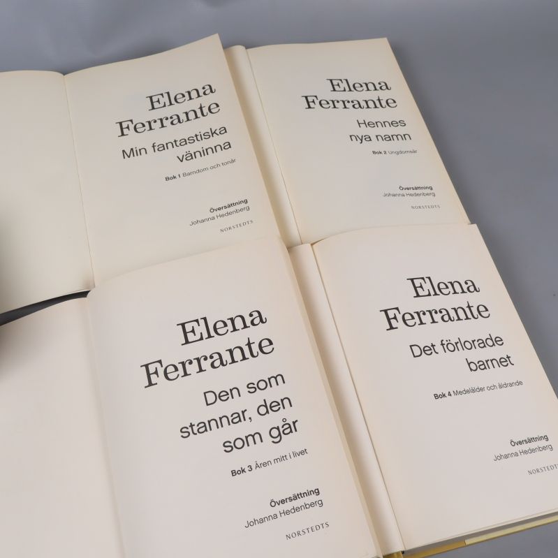 Försättsblad med titlar och författarnamn i de fyra Elena Ferrante-böckerna