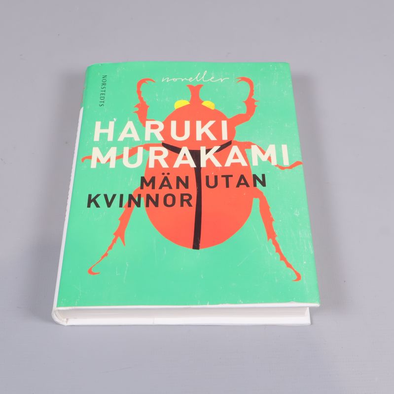 Framsidan av Män utan kvinnor av Haruki Murakami med mintgrönt omslag och grafisk insekt