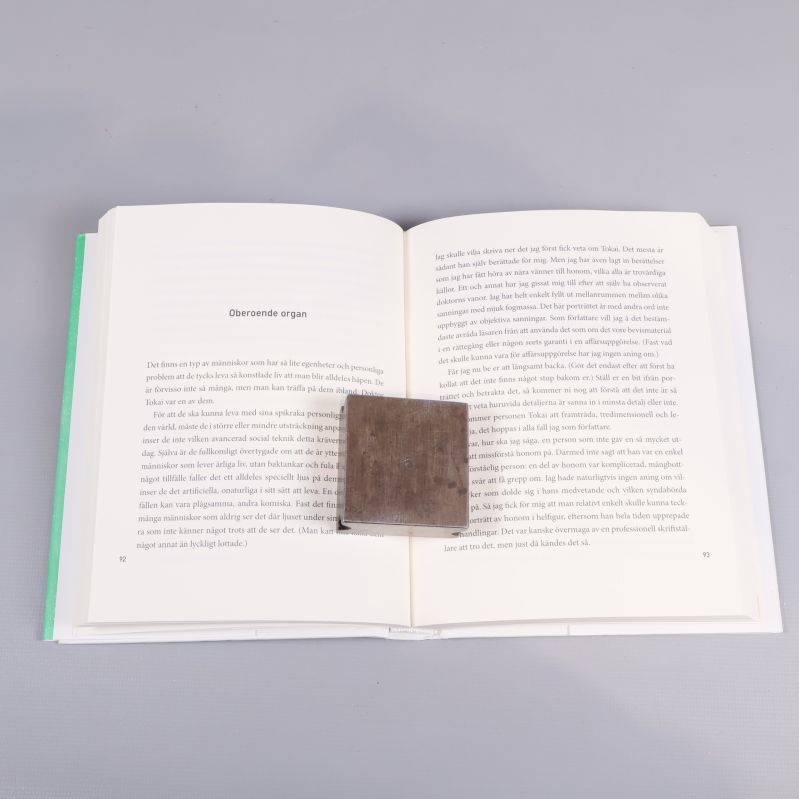 Uppslag i boken på novellen Oberoende organ, sidor 92-93