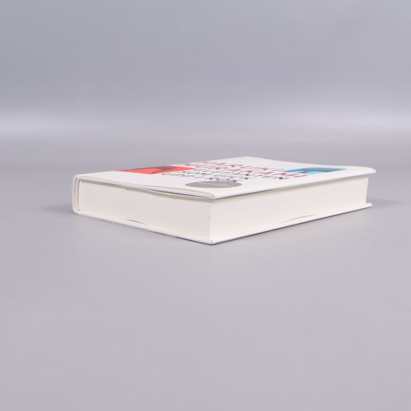 Boken Elefanten som gick upp i rök liggande med baksidan mot kameran