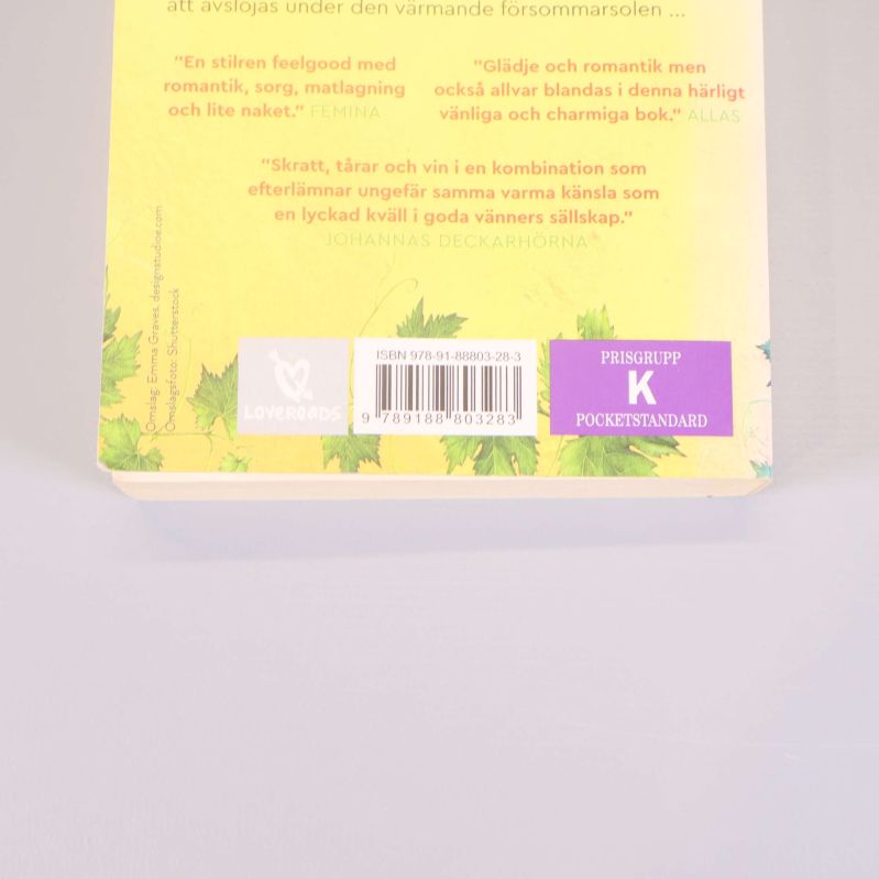 Närbild av baksidan visar ISBN och streckkod