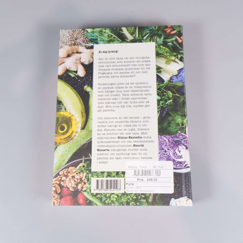 Baksidan av boken Happy Food med text och färgglada ingredienser