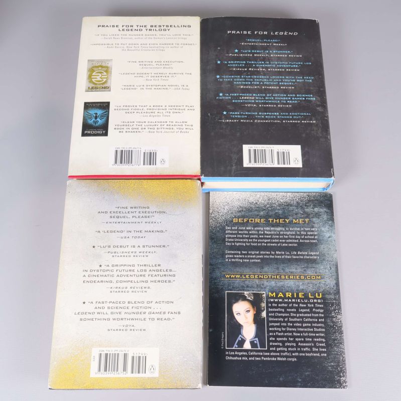 Baksidor av fyra Legend-böcker med recensioner och ISBN-koder