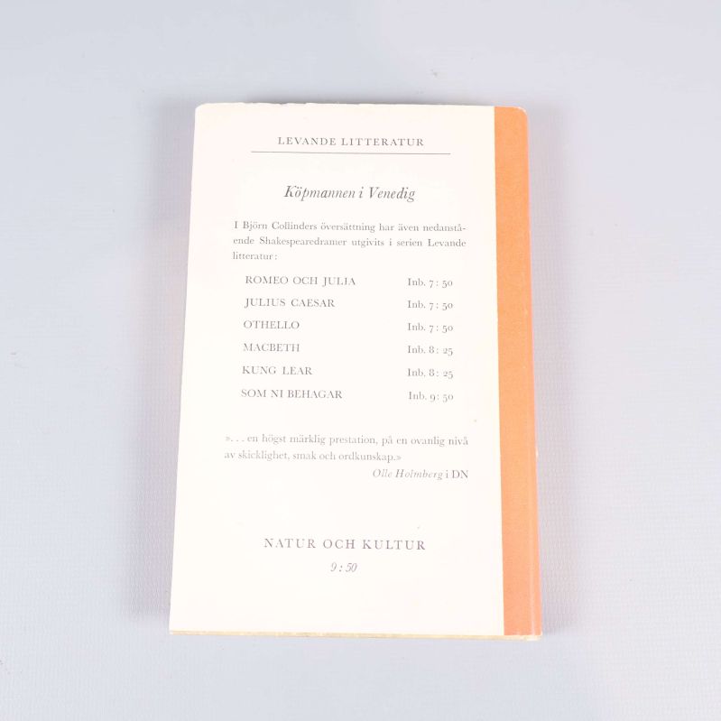 Baksidan av boken Köpmanen i Venedig visar utgivna klassiker