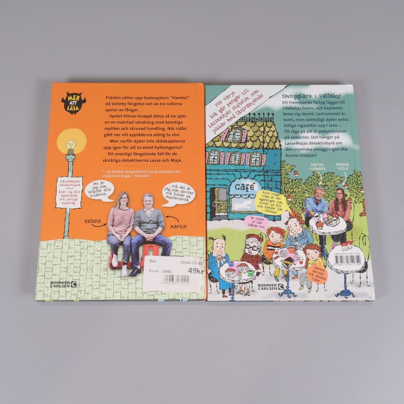 Baksida på två böcker med text, illustrationer och författarporträtt