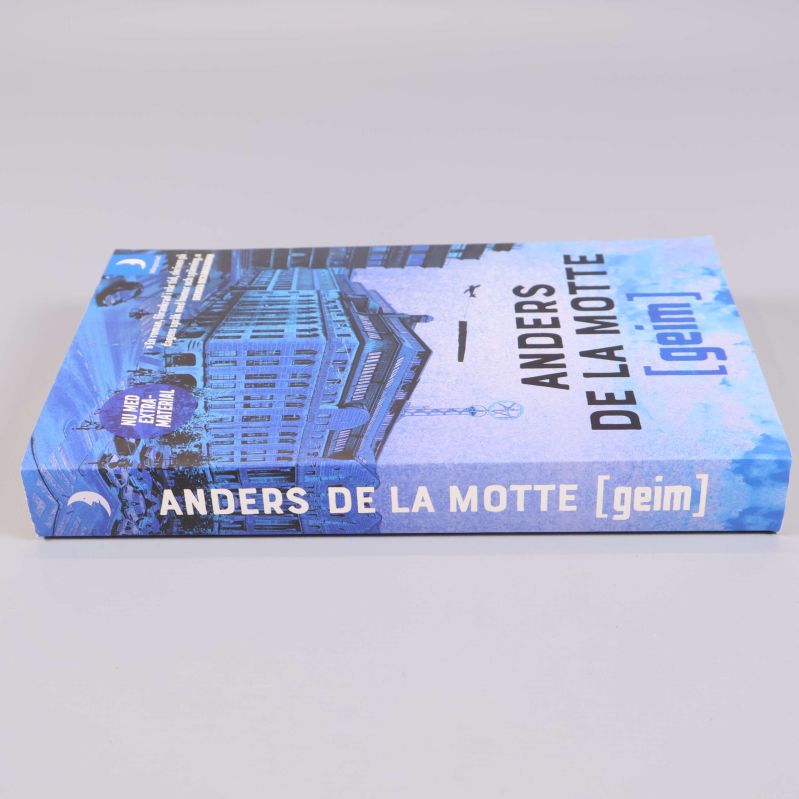 Pocketbok Geim liggande med tydlig bokrygg och omslagsdesign