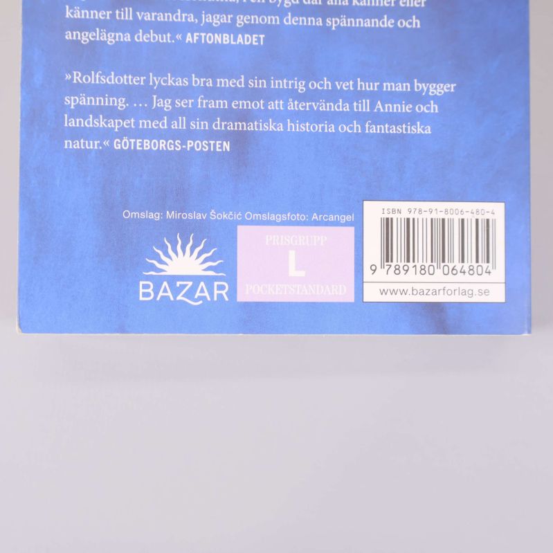 Närbild av baksidan på Rovhjärta med synligt ISBN och förlagsinformation