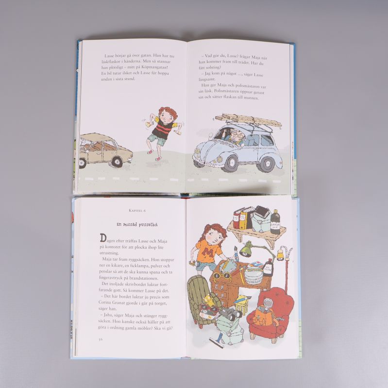 Uppslag från båda böckerna visar text och fina illustrationer