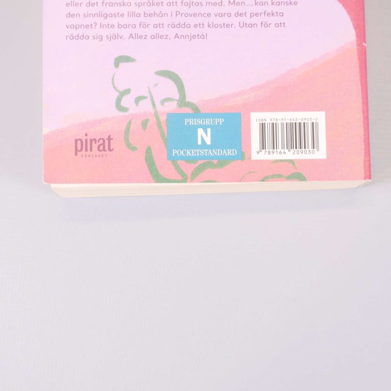 Närbild på baksidan av Au revoir Agneta, ISBN synligt