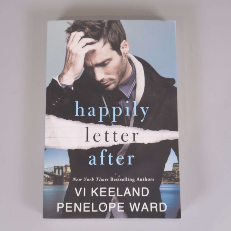 Framsidan på pocketboken Happily letter after av Vi Keeland och Penelope Ward