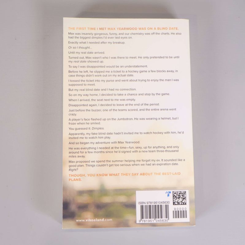 Baksidan av The summer proposal med beskrivande text och synlig ISBN-kod