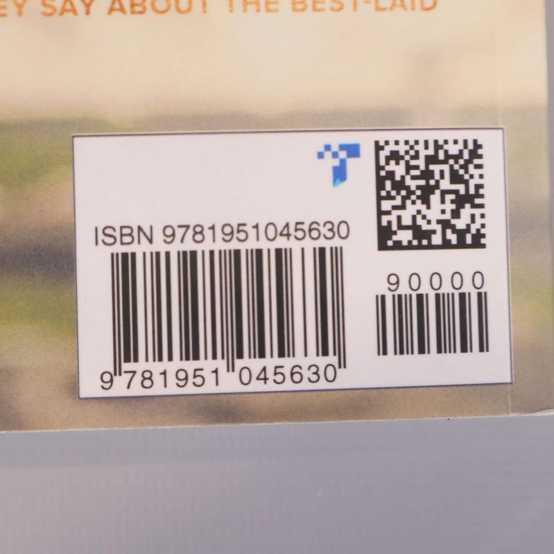 Närbild på bokens baksida med streckkod och ISBN-nummer