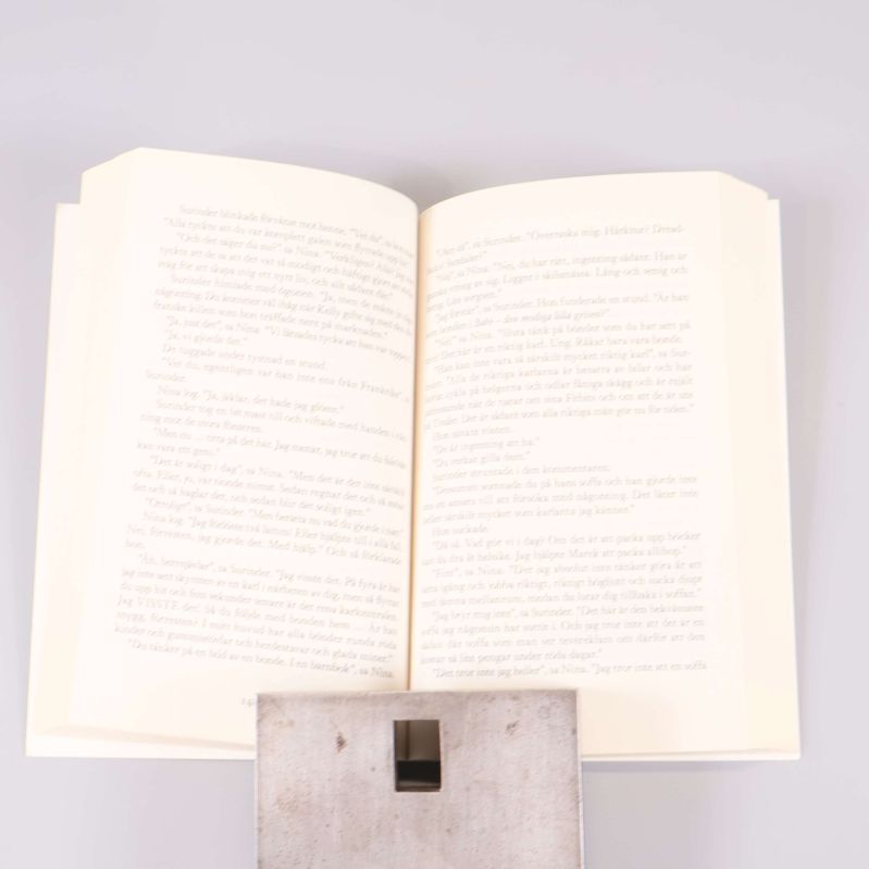 Uppslag ur en pocketbok av Jenny Colgan med svensk text