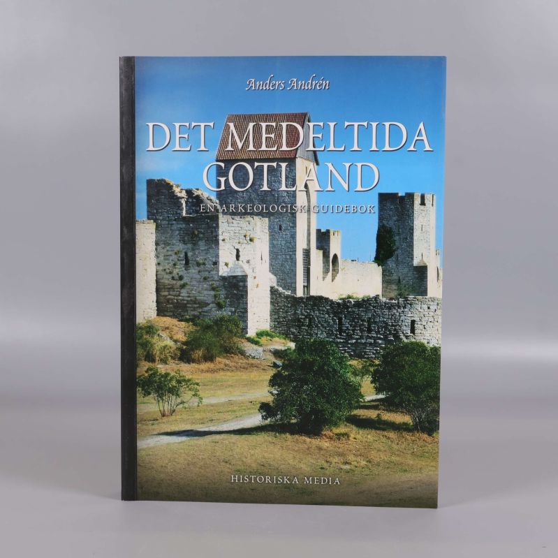 Framsida av boken Det medeltida Gotland med Visby ringmur